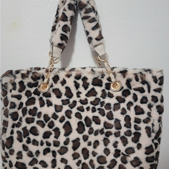 Juicy Couture Viral hard to find Snow Leopard Faux Fur Tote with Gold Emblem - Picture 2 of 5